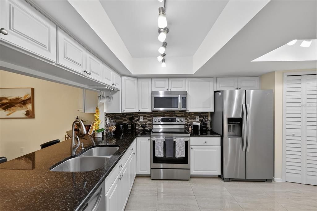 En Venta: $925,000 (3 camas, 3 baños, 1930 Pies cuadrados)