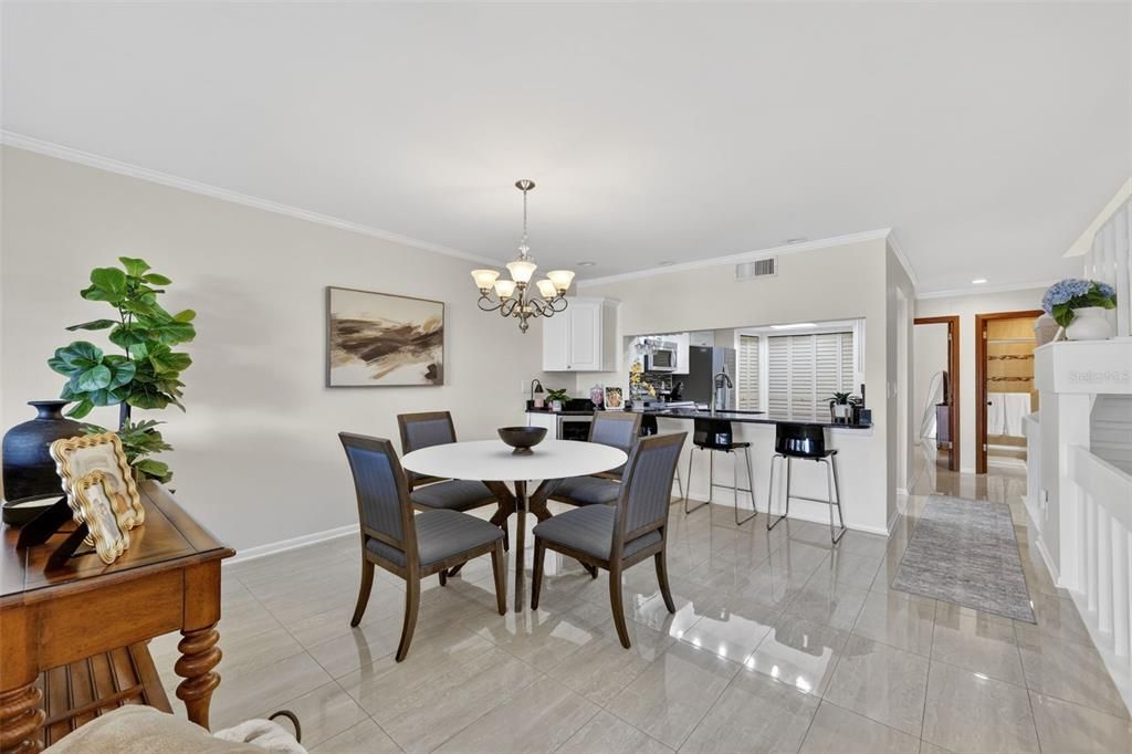 En Venta: $925,000 (3 camas, 3 baños, 1930 Pies cuadrados)