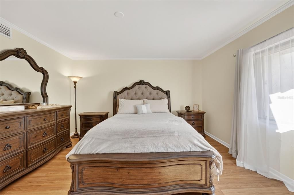 En Venta: $925,000 (3 camas, 3 baños, 1930 Pies cuadrados)