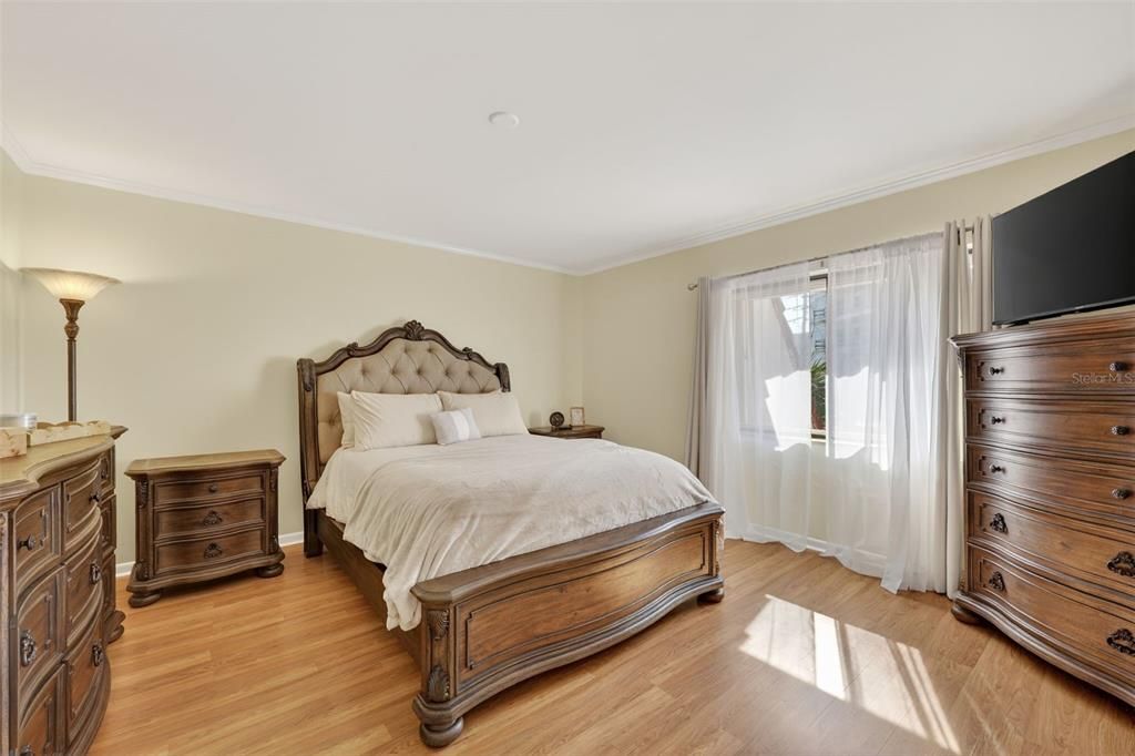 En Venta: $925,000 (3 camas, 3 baños, 1930 Pies cuadrados)