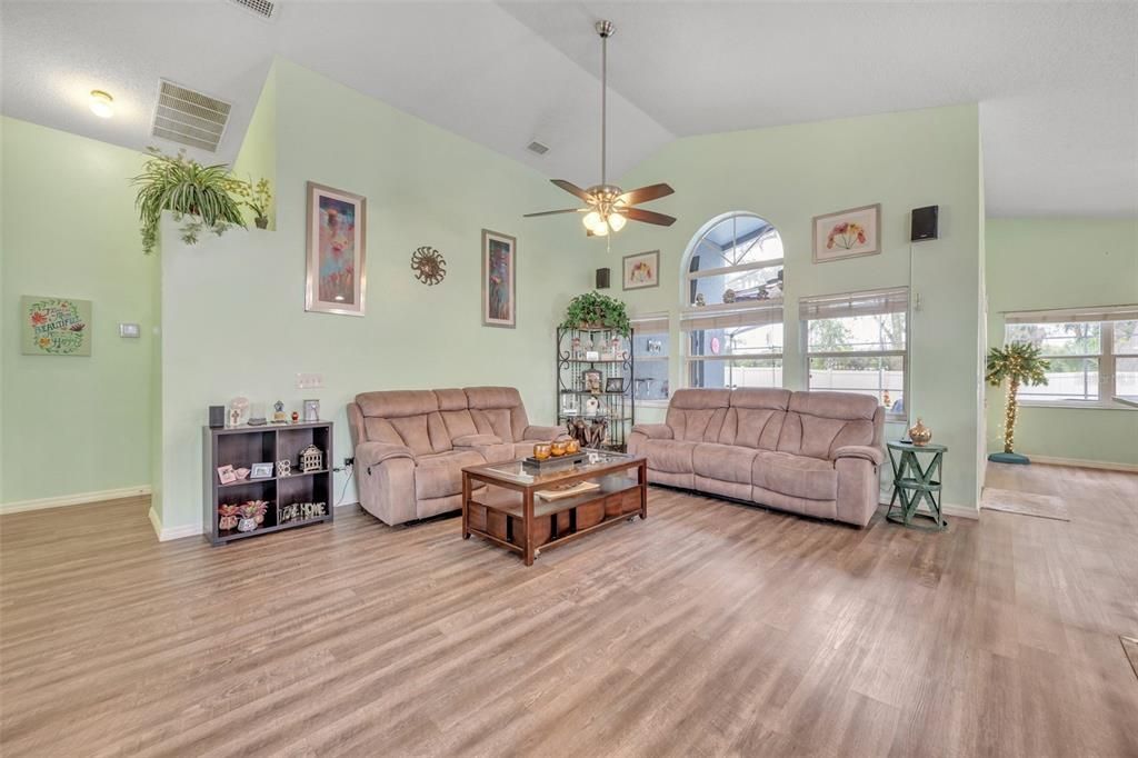 For Sale: $475,000 (3 beds, 2 baths, 1695 Square Feet)