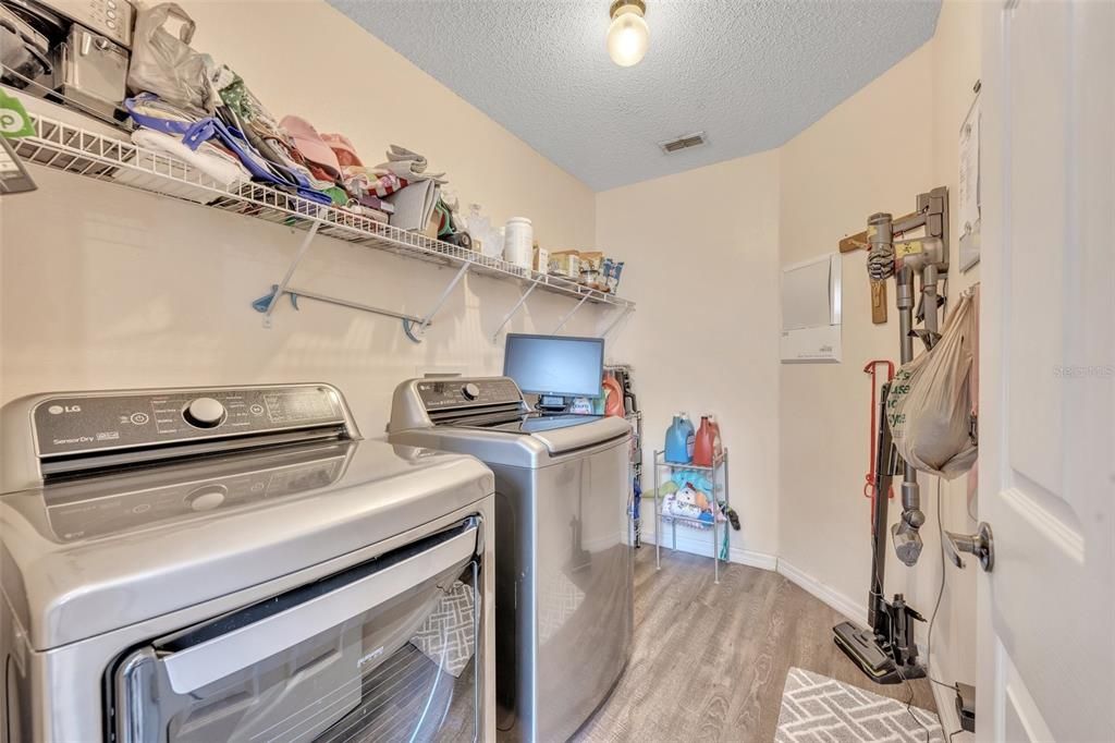 For Sale: $475,000 (3 beds, 2 baths, 1695 Square Feet)