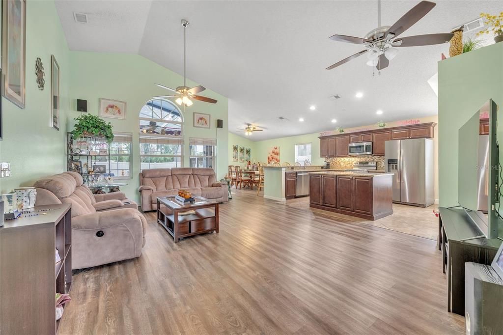 For Sale: $475,000 (3 beds, 2 baths, 1695 Square Feet)