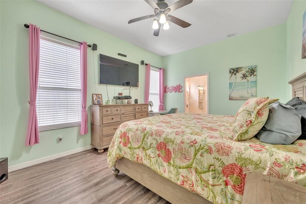 For Sale: $475,000 (3 beds, 2 baths, 1695 Square Feet)