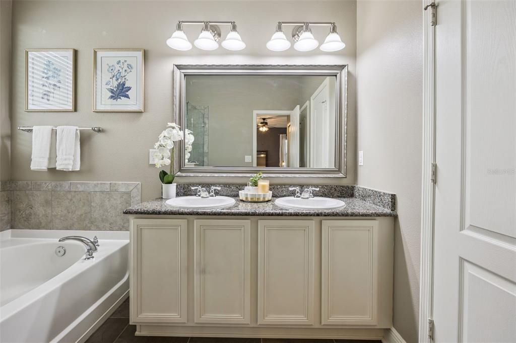 For Sale: $595,000 (4 beds, 2 baths, 2516 Square Feet)