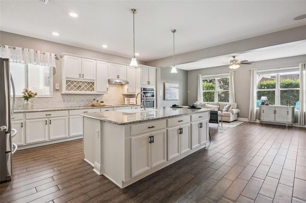 For Sale: $595,000 (4 beds, 2 baths, 2516 Square Feet)