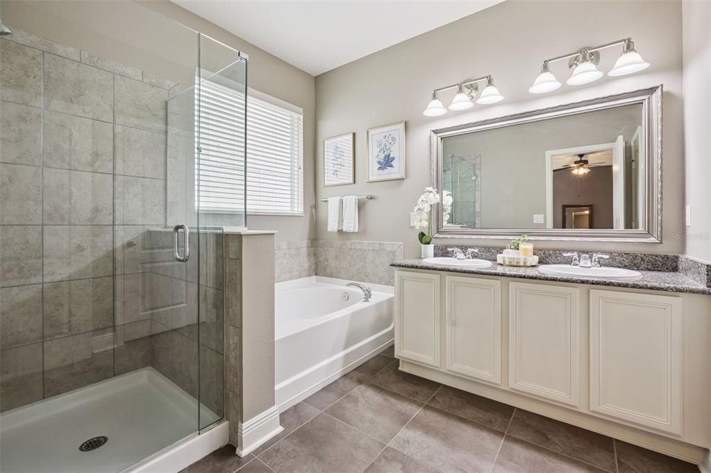 For Sale: $595,000 (4 beds, 2 baths, 2516 Square Feet)