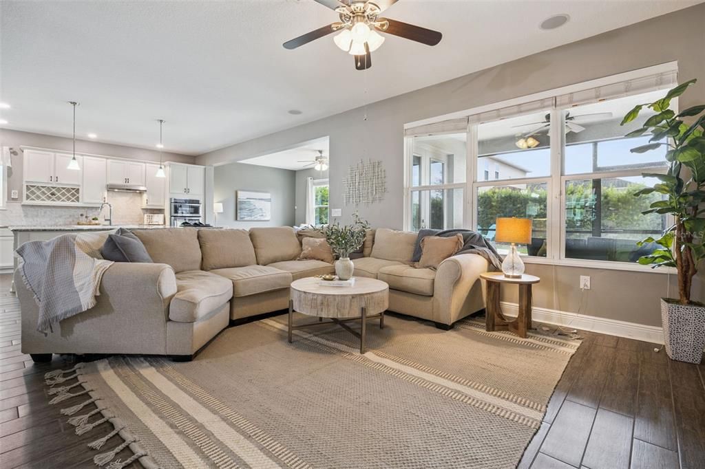 For Sale: $595,000 (4 beds, 2 baths, 2516 Square Feet)