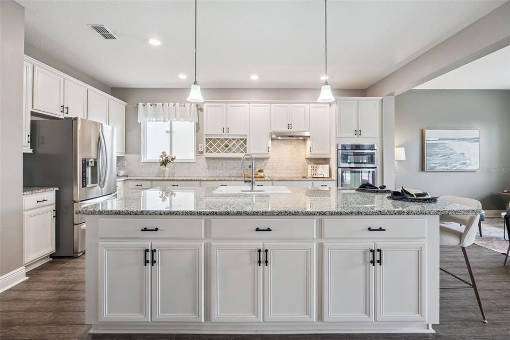 For Sale: $595,000 (4 beds, 2 baths, 2516 Square Feet)