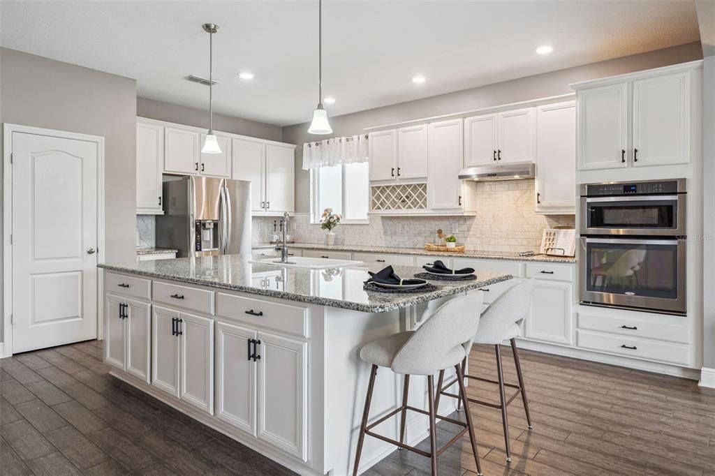 For Sale: $595,000 (4 beds, 2 baths, 2516 Square Feet)