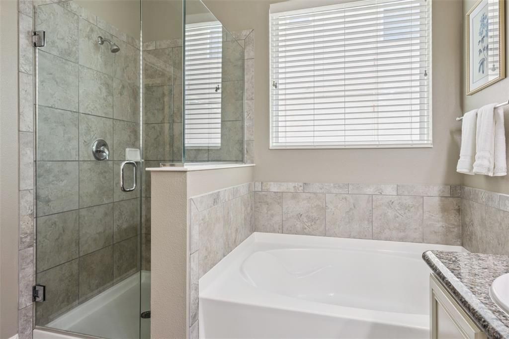 For Sale: $595,000 (4 beds, 2 baths, 2516 Square Feet)