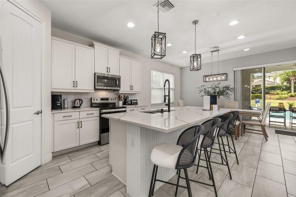 For Sale: $640,000 (5 beds, 4 baths, 2574 Square Feet)