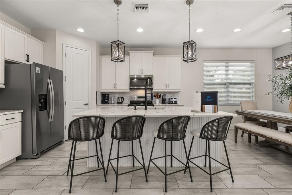 For Sale: $640,000 (5 beds, 4 baths, 2574 Square Feet)