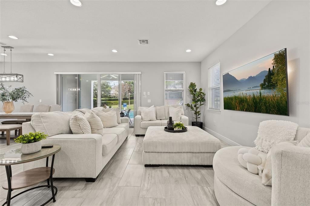 For Sale: $640,000 (5 beds, 4 baths, 2574 Square Feet)