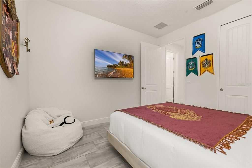 For Sale: $640,000 (5 beds, 4 baths, 2574 Square Feet)