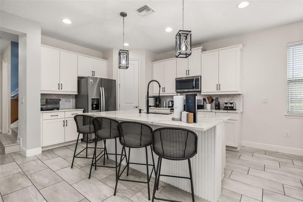 For Sale: $640,000 (5 beds, 4 baths, 2574 Square Feet)