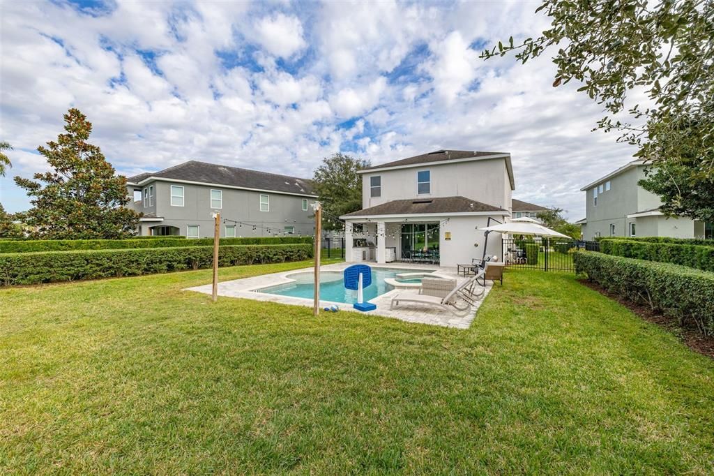 For Sale: $640,000 (5 beds, 4 baths, 2574 Square Feet)