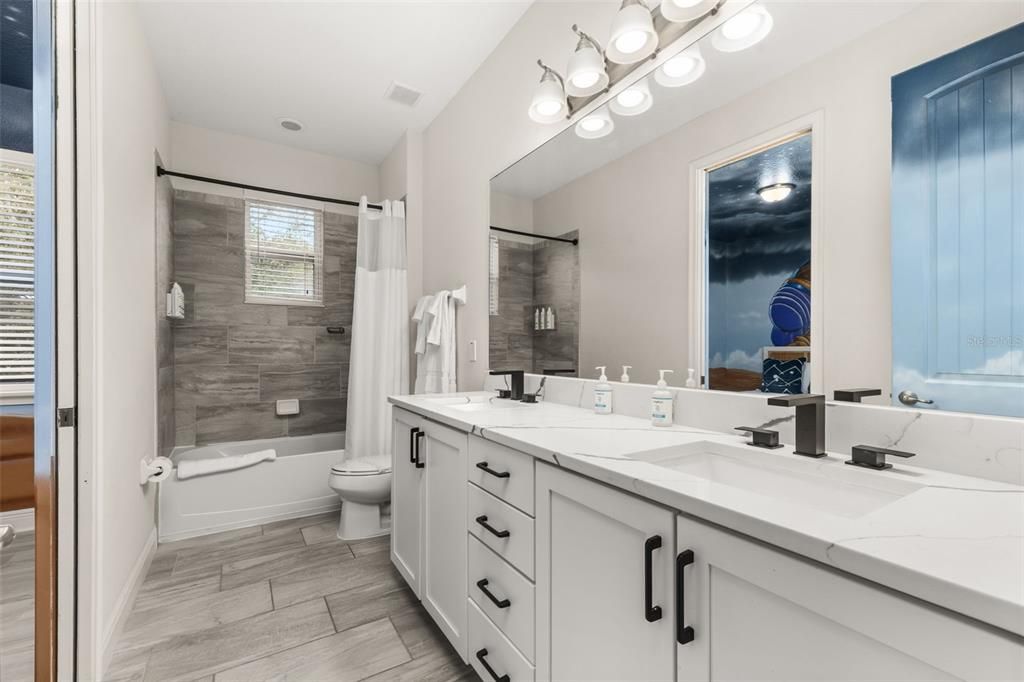 For Sale: $640,000 (5 beds, 4 baths, 2574 Square Feet)