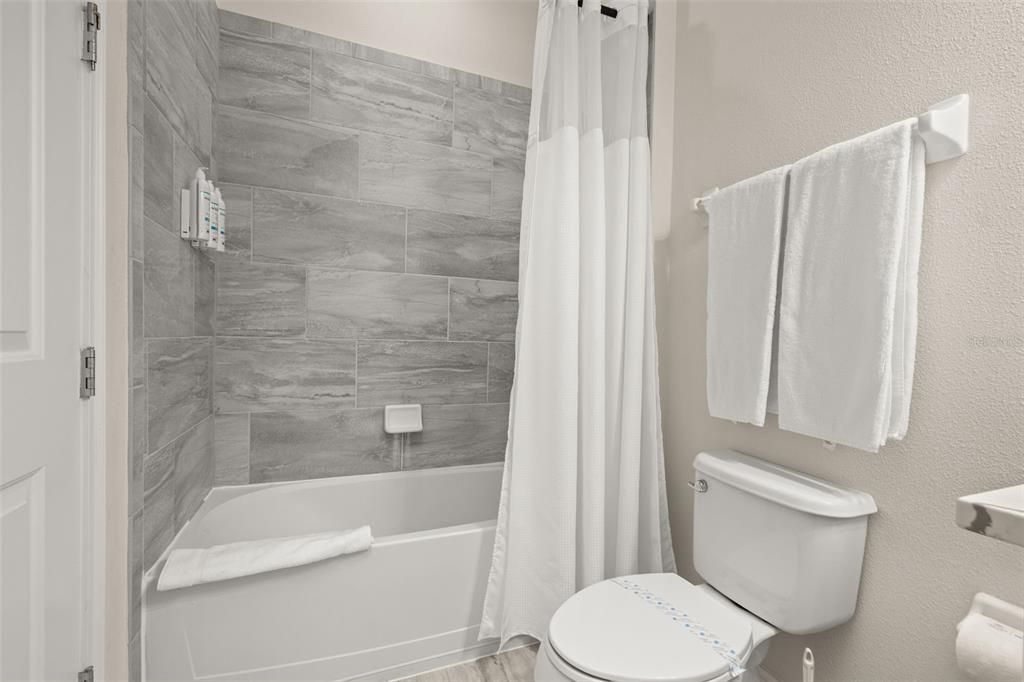 For Sale: $640,000 (5 beds, 4 baths, 2574 Square Feet)