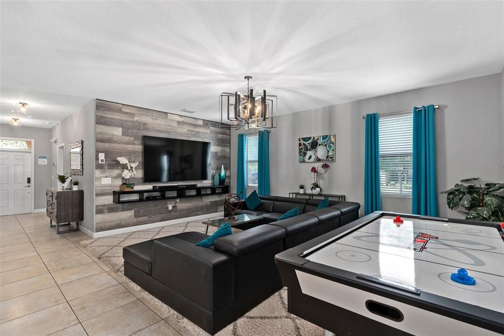 For Sale: $675,000 (6 beds, 6 baths, 3063 Square Feet)