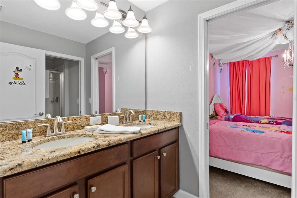 For Sale: $675,000 (6 beds, 6 baths, 3063 Square Feet)