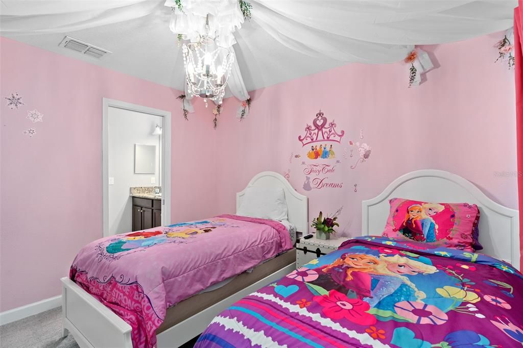 For Sale: $675,000 (6 beds, 6 baths, 3063 Square Feet)