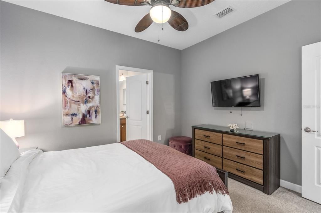 For Sale: $675,000 (6 beds, 6 baths, 3063 Square Feet)