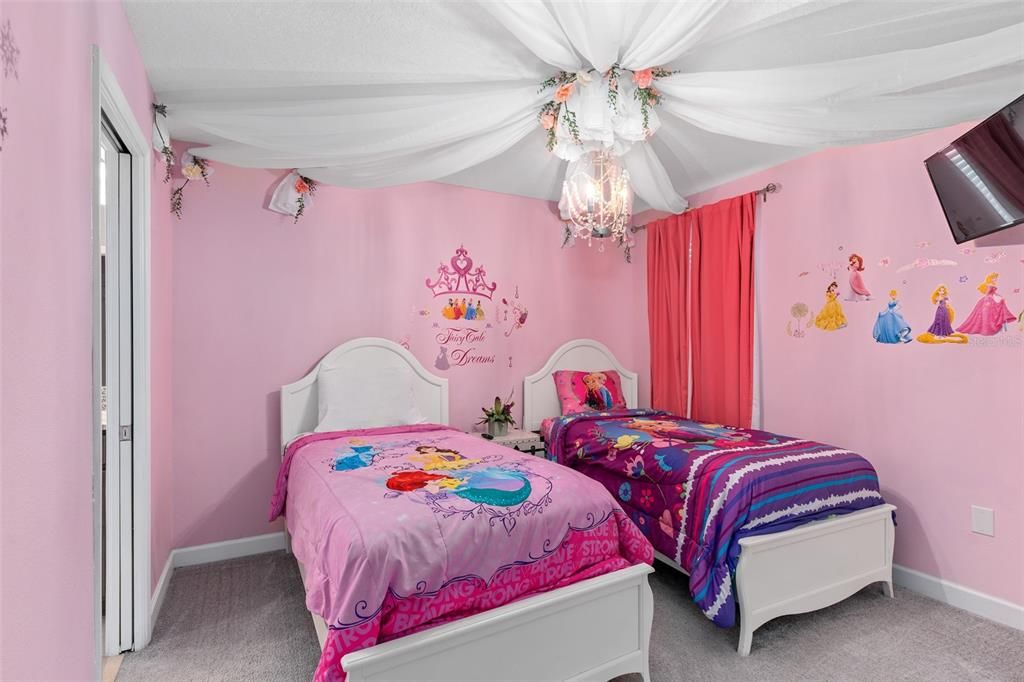 For Sale: $675,000 (6 beds, 6 baths, 3063 Square Feet)