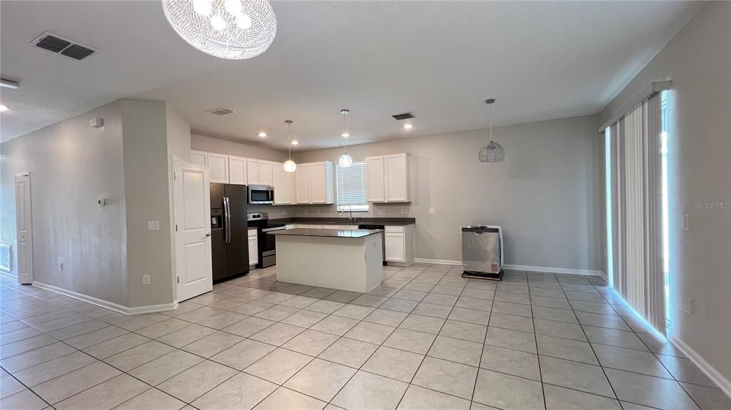 В аренду: $2,500 (4 спален, 2 ванн, 1877 Квадратных фут)