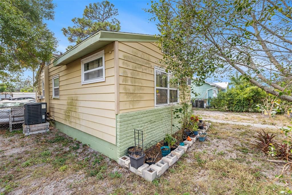 For Sale: $325,000 (3 beds, 1 baths, 1172 Square Feet)