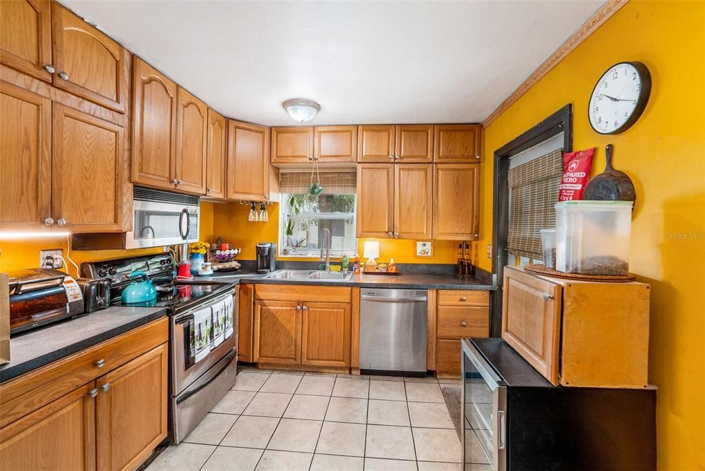 For Sale: $325,000 (3 beds, 1 baths, 1172 Square Feet)