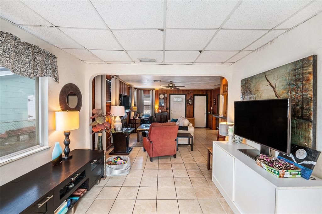 For Sale: $325,000 (3 beds, 1 baths, 1172 Square Feet)