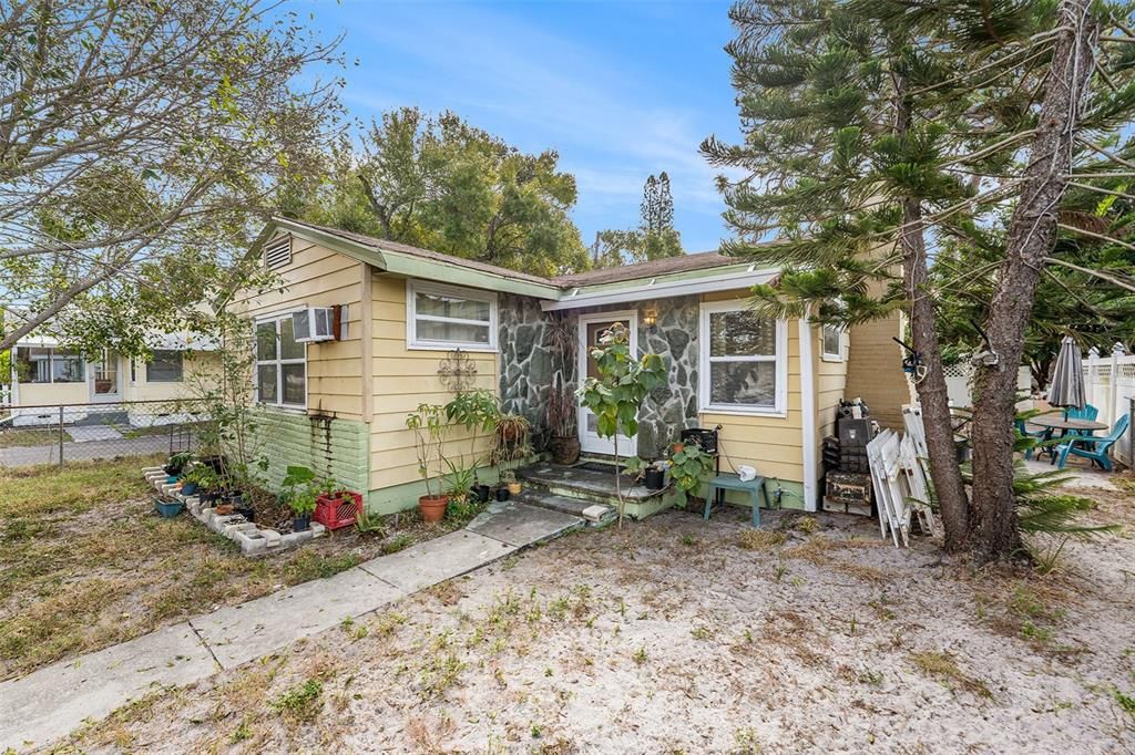 For Sale: $325,000 (3 beds, 1 baths, 1172 Square Feet)