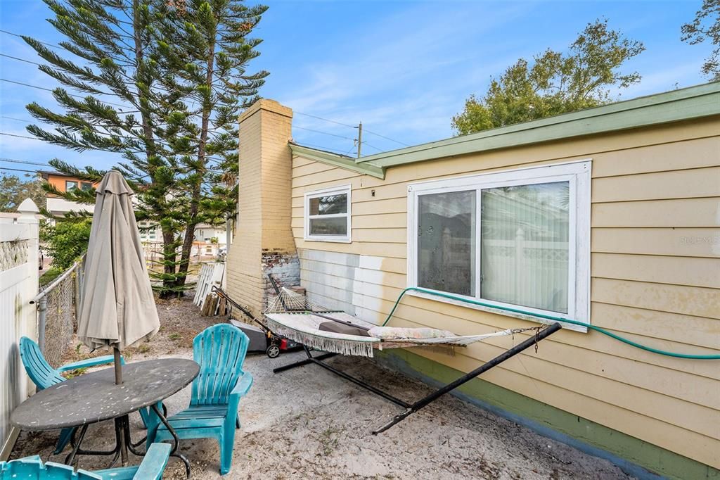 For Sale: $325,000 (3 beds, 1 baths, 1172 Square Feet)