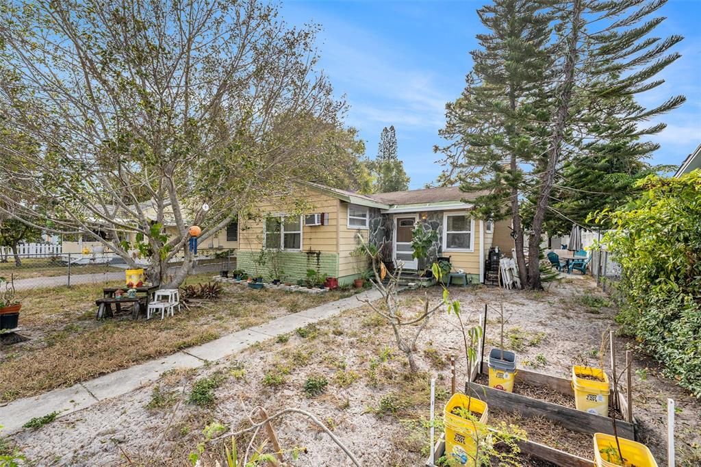 For Sale: $325,000 (3 beds, 1 baths, 1172 Square Feet)