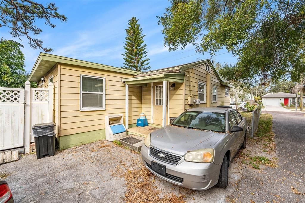 For Sale: $325,000 (3 beds, 1 baths, 1172 Square Feet)