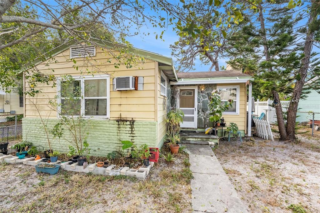 For Sale: $325,000 (3 beds, 1 baths, 1172 Square Feet)