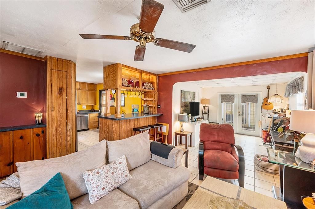 For Sale: $325,000 (3 beds, 1 baths, 1172 Square Feet)