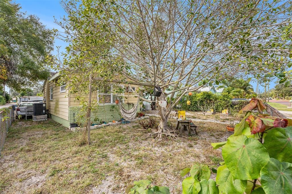 For Sale: $325,000 (3 beds, 1 baths, 1172 Square Feet)