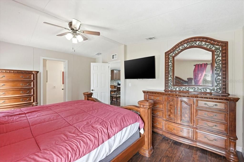 For Sale: $239,000 (3 beds, 3 baths, 1600 Square Feet)