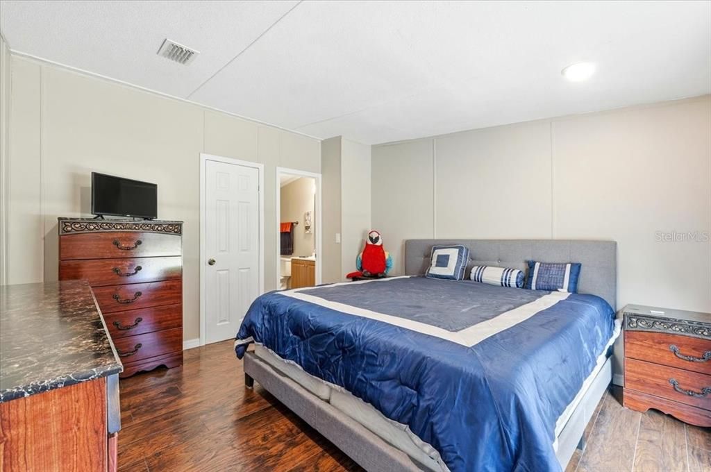 For Sale: $239,000 (3 beds, 3 baths, 1600 Square Feet)