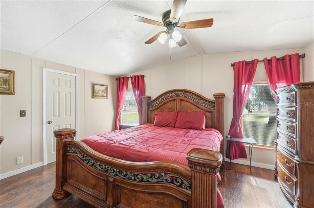 For Sale: $239,000 (3 beds, 3 baths, 1600 Square Feet)