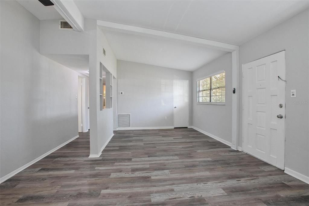 En Venta: $270,000 (2 camas, 1 baños, 912 Pies cuadrados)