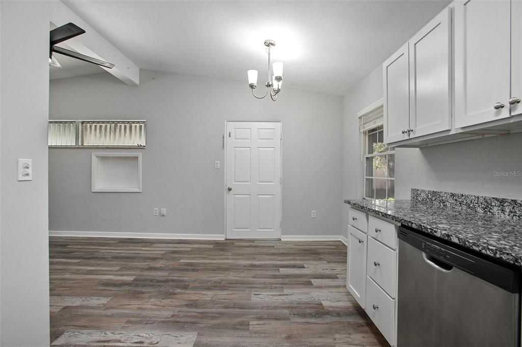 En Venta: $270,000 (2 camas, 1 baños, 912 Pies cuadrados)