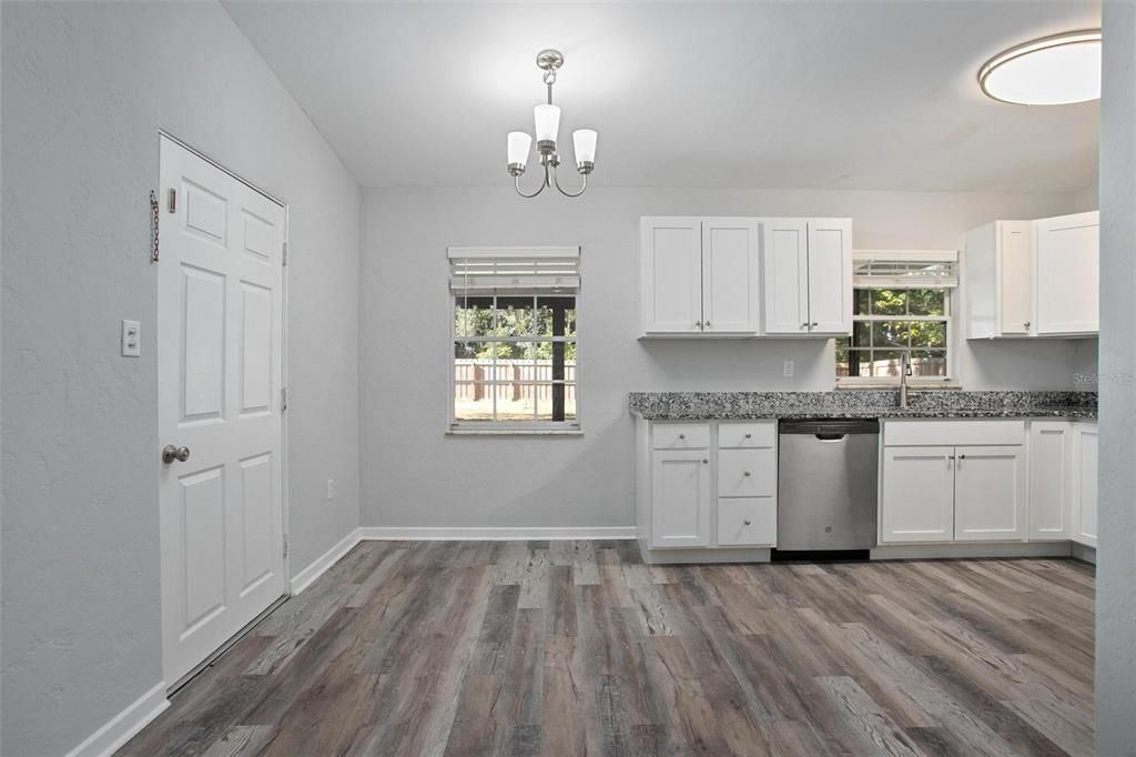 En Venta: $270,000 (2 camas, 1 baños, 912 Pies cuadrados)