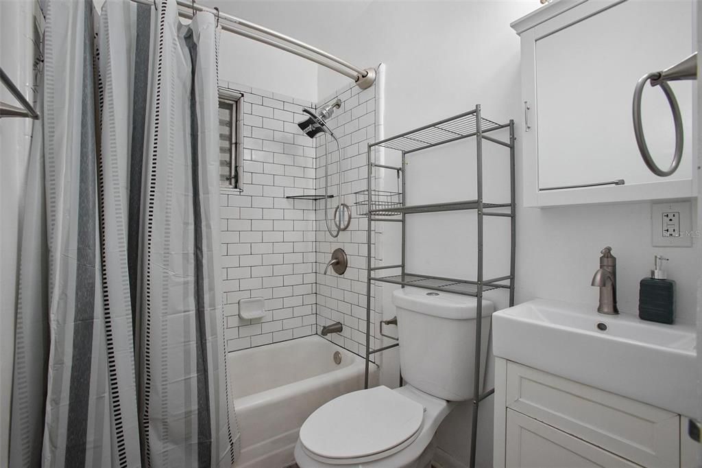 En Venta: $270,000 (2 camas, 1 baños, 912 Pies cuadrados)