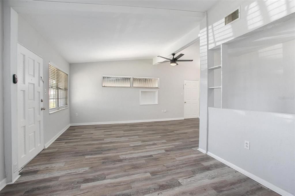 En Venta: $270,000 (2 camas, 1 baños, 912 Pies cuadrados)