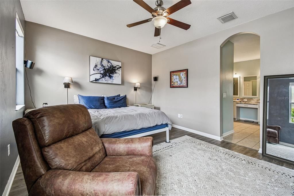 For Sale: $429,900 (3 beds, 2 baths, 2083 Square Feet)