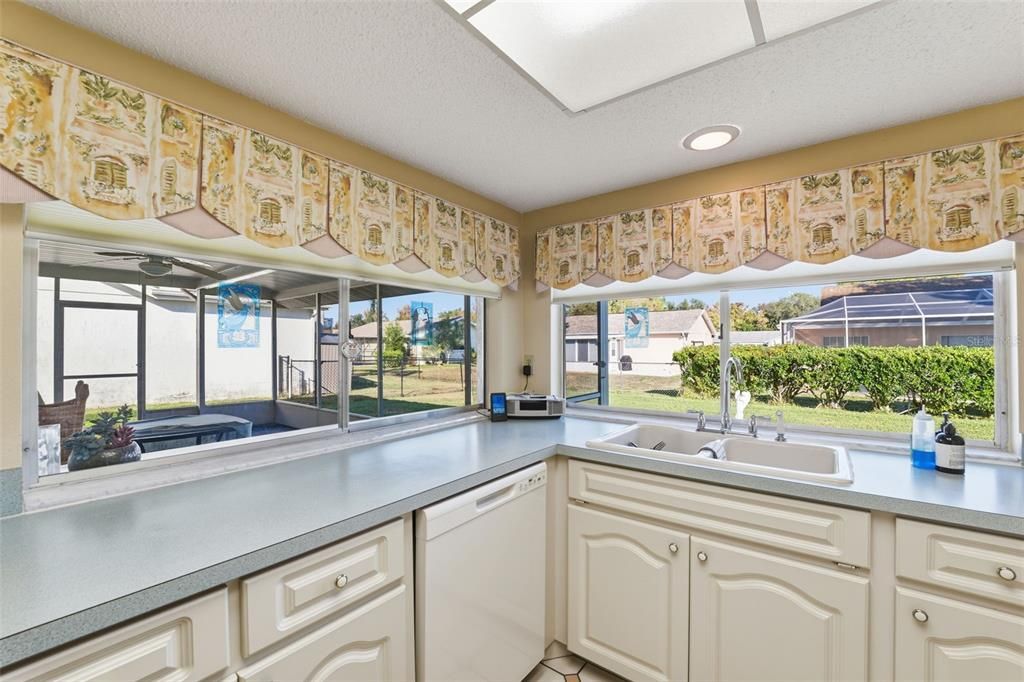 For Sale: $250,000 (2 beds, 2 baths, 1615 Square Feet)