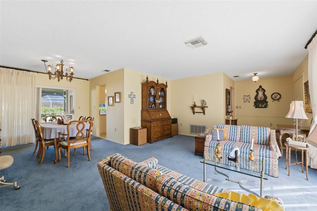 For Sale: $250,000 (2 beds, 2 baths, 1615 Square Feet)